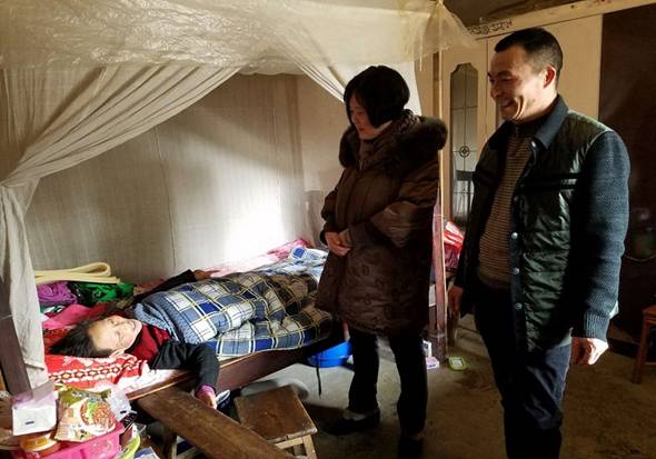 吴小萍副主任一行春节送温暖