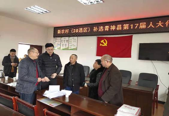 县人大副主任周志开深入选区督查指导选民登记工作