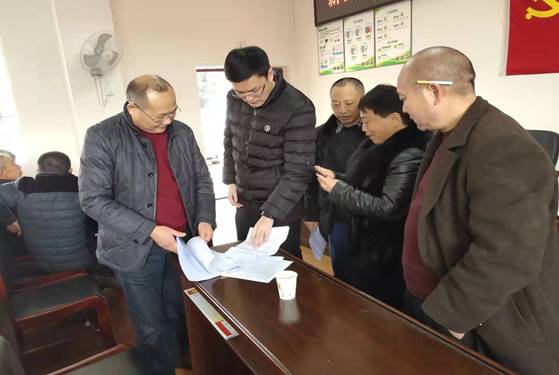 县人大副主任周志开深入选区督查指导选民登记工作