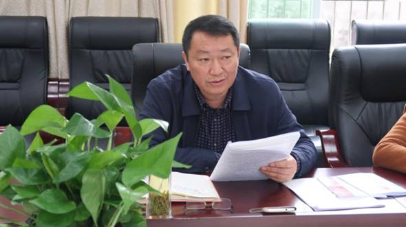 县人大党组召开中心组扩大学习会