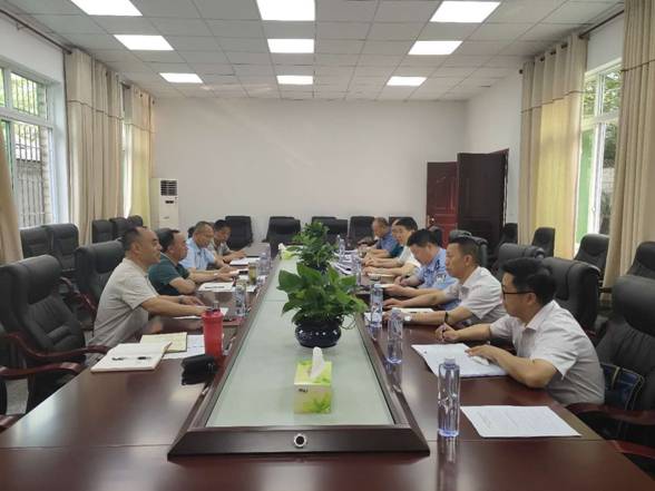 县人大法制与监察司法委员会召开第一次全体会议