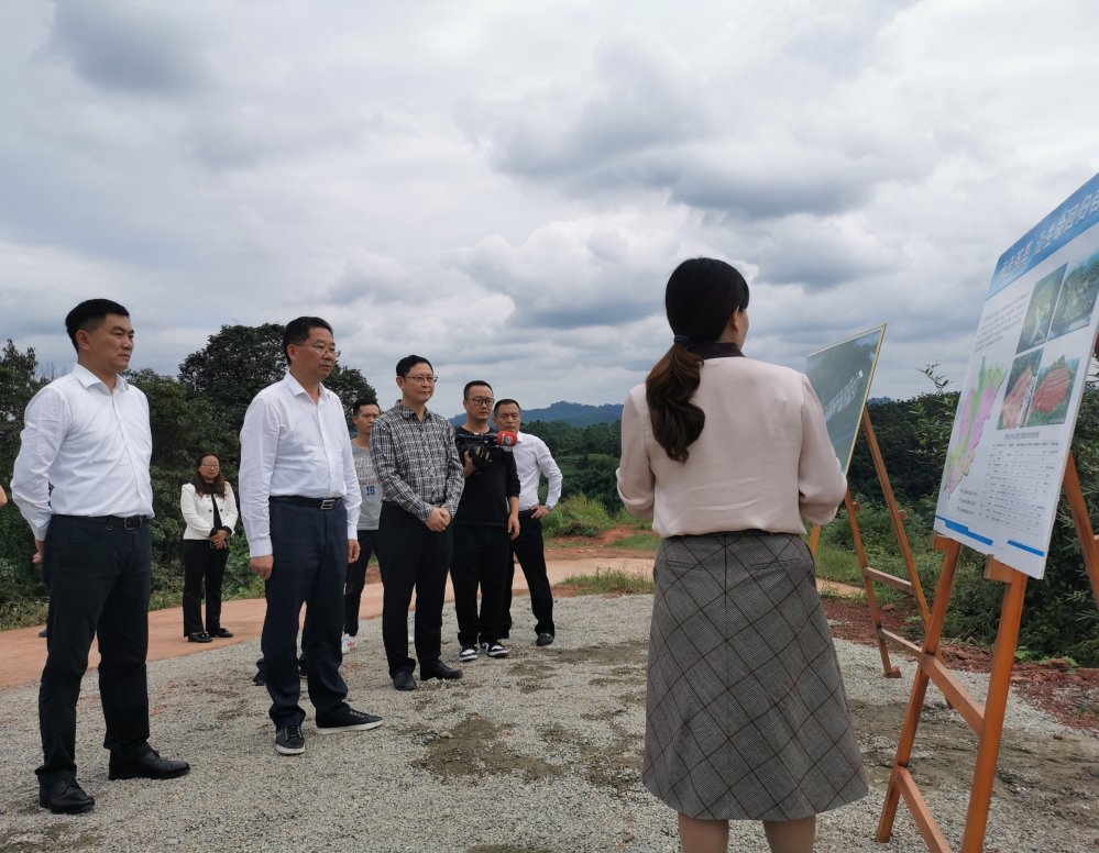 http://www.scqs.gov.cn/__local/F/F8/42/08723DE2A21BC8AF29903EBD141_B06DDF1E_25D4A.jpg?e=.jpg